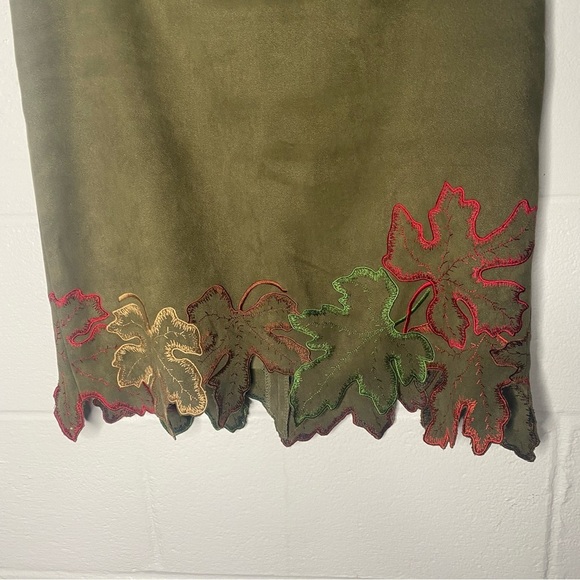 Muse Skirt Womens SZ 2 Green Embellished Embroidered Leaves Cut out Faux Suede - Picture 3 of 9